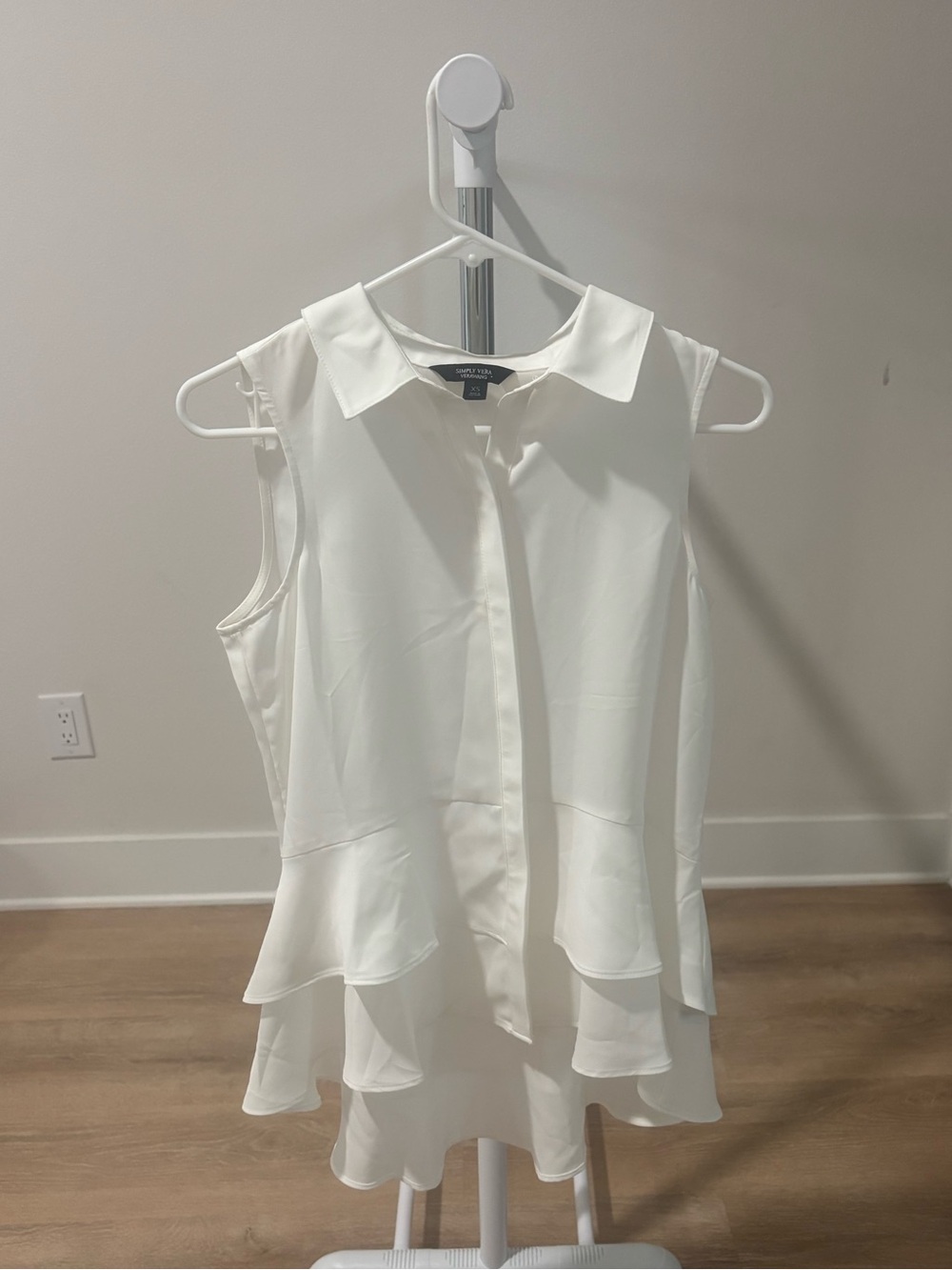 Simply Vera Vera Wang White Sleeveless Ruffle-Hem Button Front Blouse